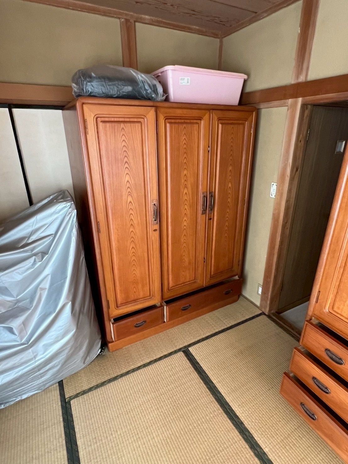 上尾市で不用になったワードローブと整理ダンスを買取りさせて頂きました。