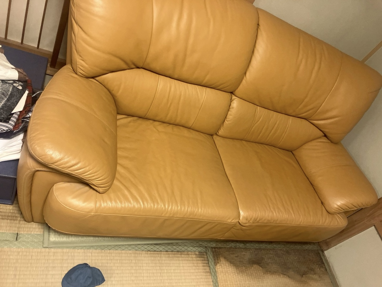 東京都板橋区で不用になったソファーを買取りさせて頂きました。買取りできない物は処分もできます！